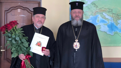 Більше 30 років духовної праці: владика Михаїл відзначив настоятеля волинської релігійної громади