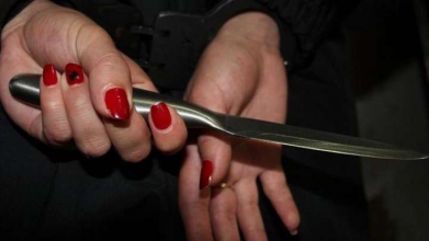 У місті на Волині п’яна жінка під час сварки ледь не зарізала знайому