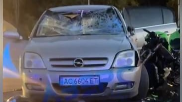 У Луцькому районі мотоцикл зіткнувся з Opel: мотоцикліст потрапив до лікарні