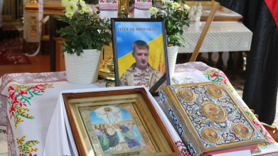 Небесне військо поповнилося ще одним Героєм: на Волині в останню путь провели Героя Олександра Ходачкевича