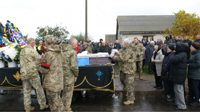 Світла людина зі щирим серцем: на Волині попрощалася з військовим Миколою Пахлею