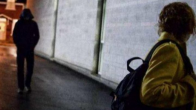 На Волині біля храму чоловік жорстоко побив та пограбував жінку: як покарали винуватця