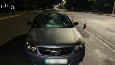У Луцьку автівка збила чоловіка, він у лікарні