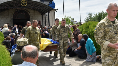 Навіки 42: у Луцькій громаді попрощалися з Героєм Віталієм Півчуком