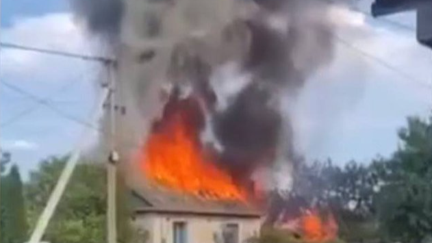 У селі на Волині вогонь із однієї хати перекинувся на сусідню: пожежу гасили понад дві години