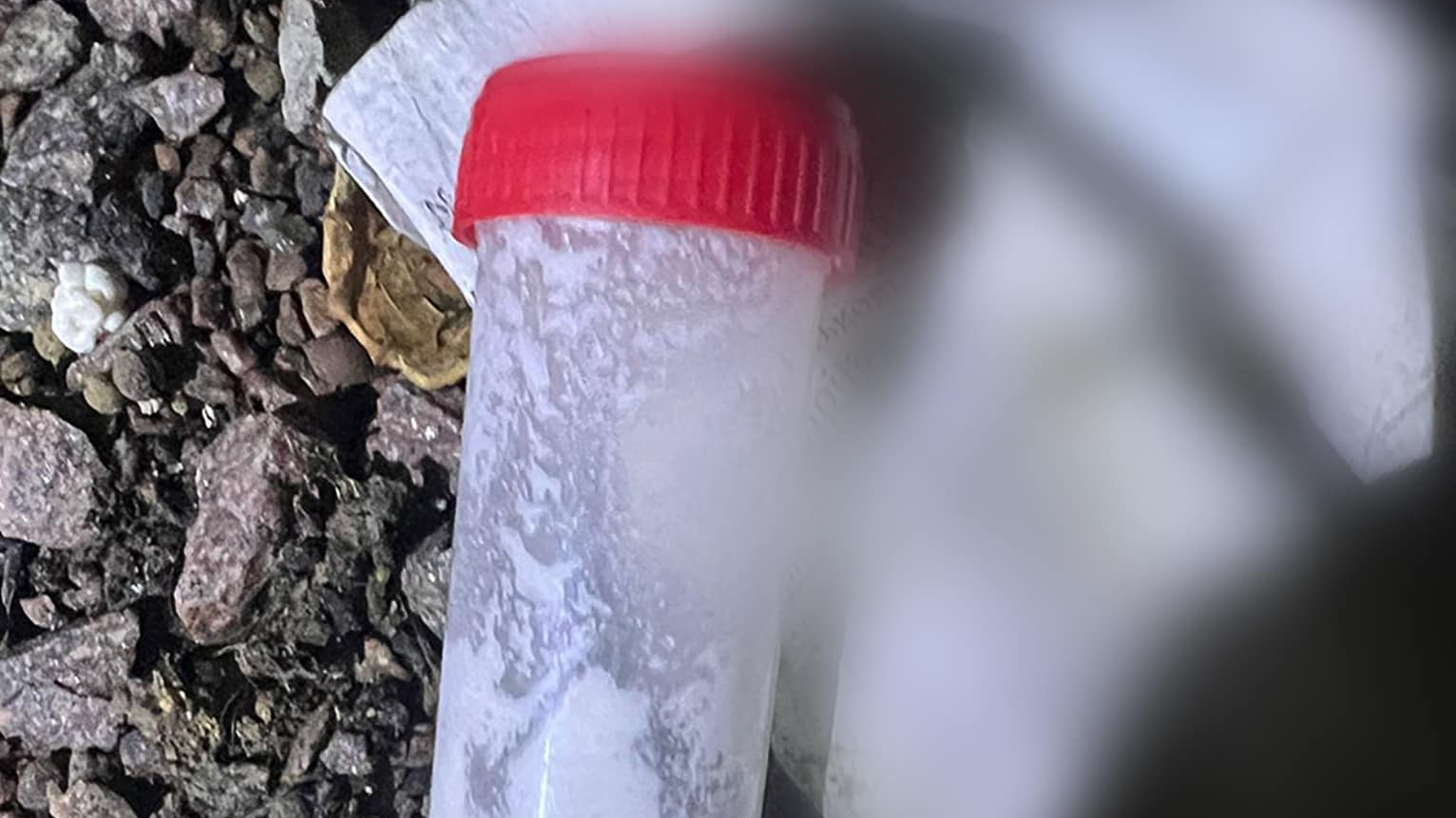 У Луцьку виявили підозрілу речовину: поліція затримала чоловіка