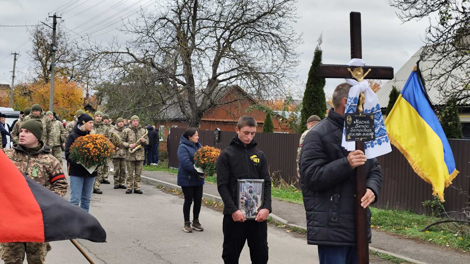 Син втратив батька: на Волині попрощалися з Героєм Петром Масюком