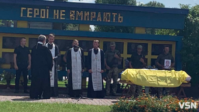 Недавно був вдома: у громаді на Волині попрощалися із 42-річним Героєм Юрієм Макаруком