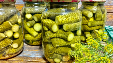 Хрусткі огірки на зиму: скільки солі, цукру та оцту додати в маринад