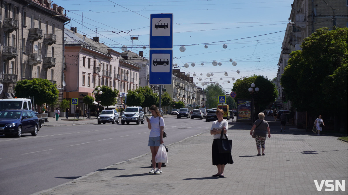 Лучани не можуть дістатися до Алеї Героїв у Гаразджі: в ОВА пояснили, чому не додають рейси
