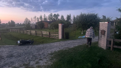 На Волині мотоцикліст зіткнувся з комбайном, водій загинув на місці
