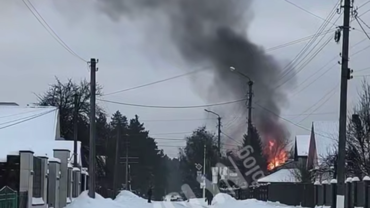 На Волині горить багатоквартирний будинок: що відомо