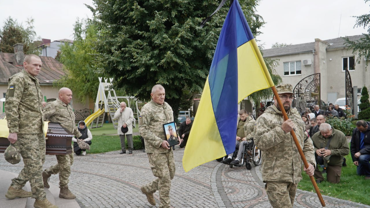 Довгі півтора року вважався зниклим безвісти: на Волині попрощалися з Героєм Михайлом Подгальським