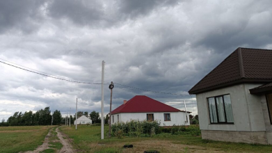 Тривалий час люди жили без світла або ж «позичали» в інших: у селищі на Волині електрифікують один із нових житлових масивів