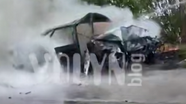 На Волині п’яний водій врізався в дерево — авто загорілося
