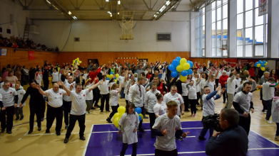 У Луцьку «сонячні діти», танцюючи спортивні танці, встановили рекорд України