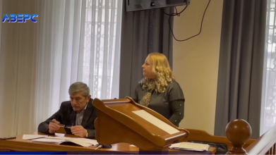 «Бджоли гинуть, а винні мовчать»: пасічниця з Волині заявляє про масове отруєння