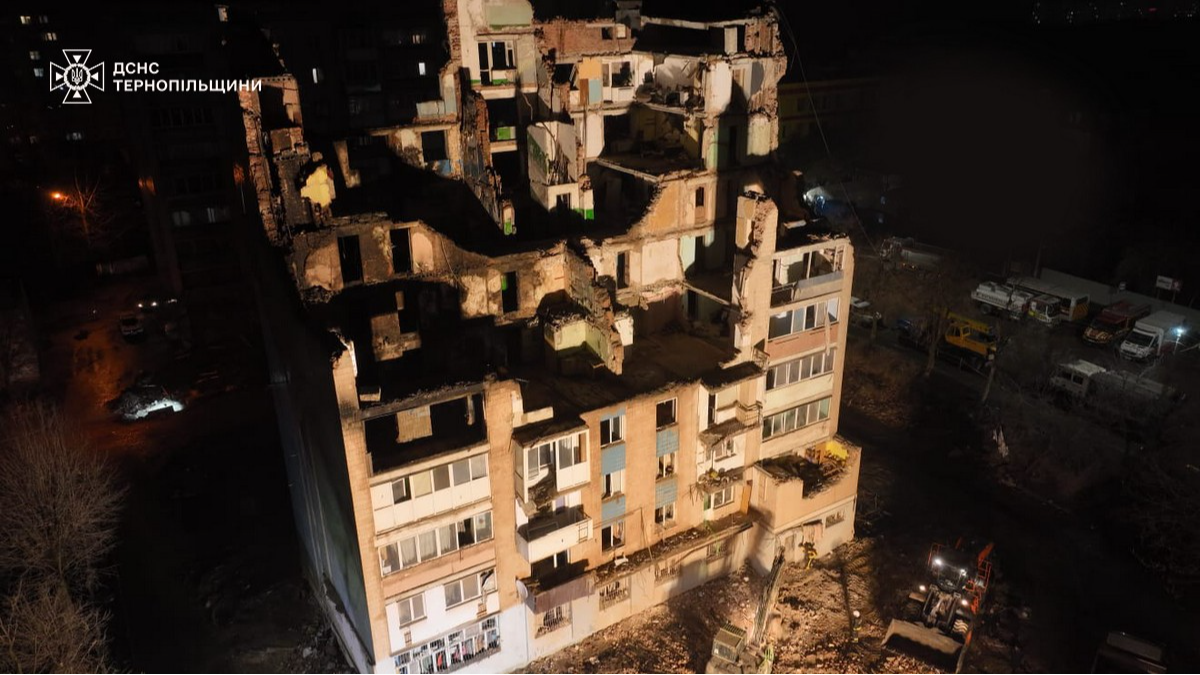 33 загиблих, 6 зниклих безвісти: у Тернополі завершили пошуково-рятувальні роботи на місці російського удару