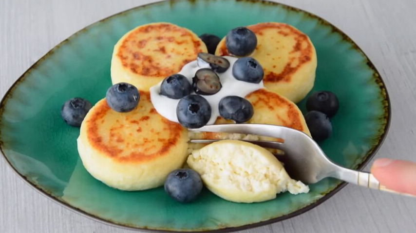 Рецепт ніжних сирників без борошна