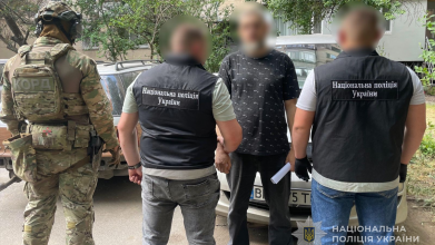 Волинські правоохоронці затримали одесита, який продавав зброю через інтернет