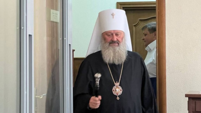 Вже не «Мерседес», а «Тесла»: митрополит Павло Лебідь побідкався через електронний браслет