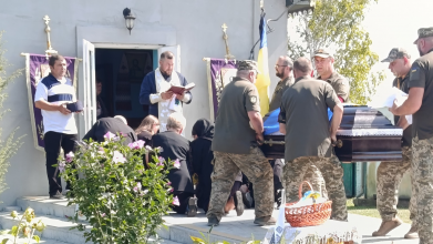 18 місяців вважався зниклим безвісти: на Волині провели в останню дорогу Героя Миколу Пеприка