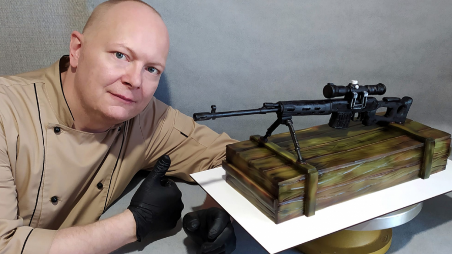 Кондитер із Дніпра виготовив торт у формі снайперської гвинтівки