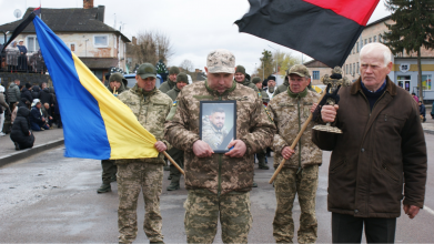 Пережив пекло війни, але загинув у ДТП: на Волині попрощалися із 31-річним воїном Вадимом Стадніком