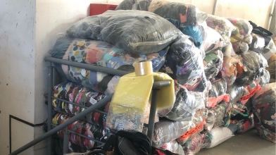 Приховали новий одяг за старим: волинські митники викрили контрабанду на 400 тисяч гривень