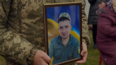 Отримав несумісну з життям мінно-вибухову травму: на Волині поховали захисника Сергія Петрину