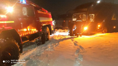 На Волині у снігу застряг рейсовий автобус з 13 пасажирами
