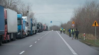 Польські фермери заблокували ще один пункт пропуску на кордоні з Волинню: що відомо