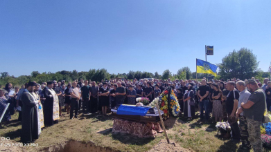 Поховали у переддень 36-річчя: на Волині попрощалися з депутатом, який загинув на фронті