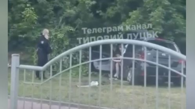 У Луцьку авто впало з мосту: водій був напідпитку. Відео