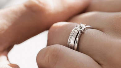 Біле золото в каблучках: стиль, який легко поєднати
