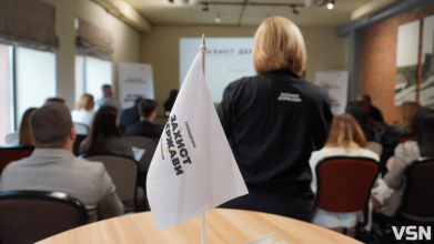 Люди не знають, що повинен робити депутат: у Луцьку обговорили парламентську кризу під час війни