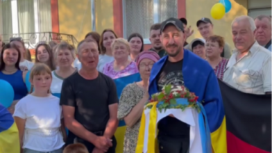 На Волині громада зустріла воїна Віталія Жука, який повернувся з російського полону. Відео