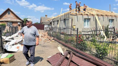 Буревій на Волині зірвав дахи, повалив дерева й обірвав електромережі: у громаді пошкоджено понад 30 будинків