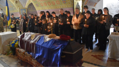 У Луцьку провели в останню путь військовослужбовця Олександра Вибача, який загинув 5 місяців тому