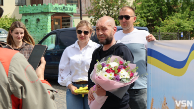 Майже 4 роки неволі: у Луцьку зустріли звільненого з полону Андрія Артисюка