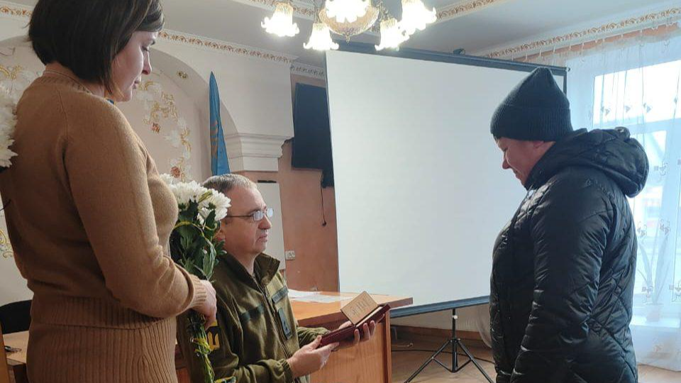 Загинув у бою на Донеччині: рідним Героя з Волині вручили його нагороду