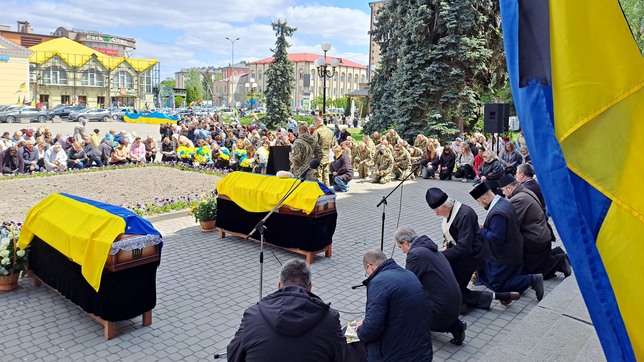 «Тато – моя душа, яку з мене вирвали»: на Волині в один день попрощалися з двома Героями - Максимом Плотніковим та Русланом Фатхудіновим