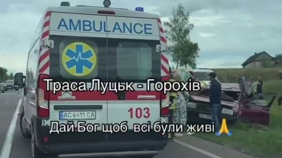 На Волині внаслідок ДТП двоє пасажирів легковика опинилися в лікарні