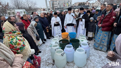 Як у Луцьку освячували воду. Фото
