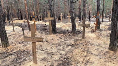 В Ізюмі виявили масові поховання цивільних та братську могилу українських бійців