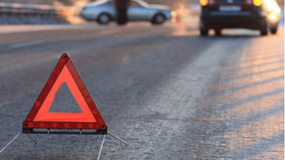 На Волині зіткнулися два авто: 61-річну жінку з переломом доправили до лікарні