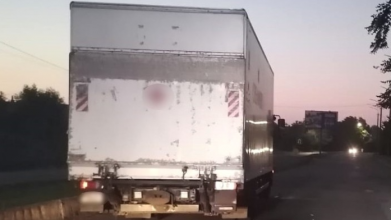 Стояв на проїзній частині: у Луцьку водій вантажівки на смерть збив пішохода