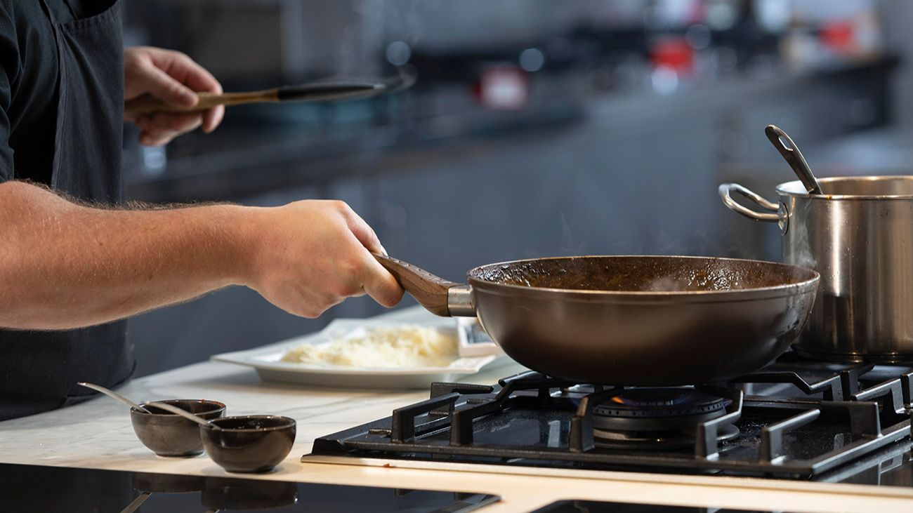 Навіщо протирати сковорідку оцтом перед смаженням - кухонний лайфхак