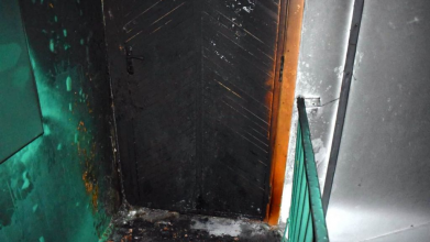 Волинянина, який облив бензином та підпалив двері квартири, оштрафували на 120 гривень