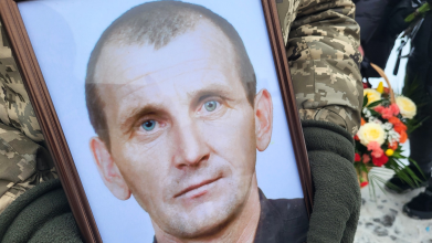 Казав «Воюватиму до Перемоги»: на Волині попрощалися із Героєм Юрієм Мельником, серце якого зупинилося на війні